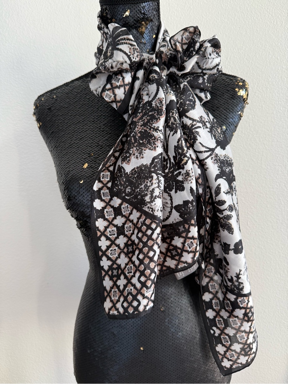 Vince Camuto Silky Floral Patterned Scarf